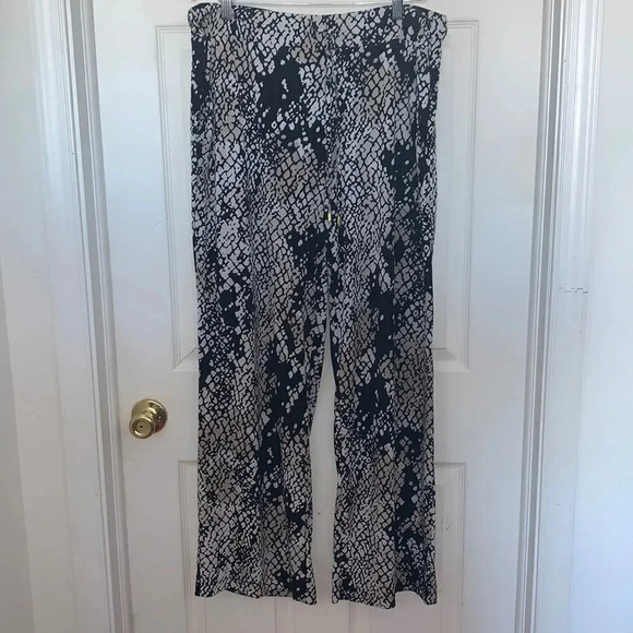 Ellen Tracy Animal Printed Flared Pants - Picture 1 of 5